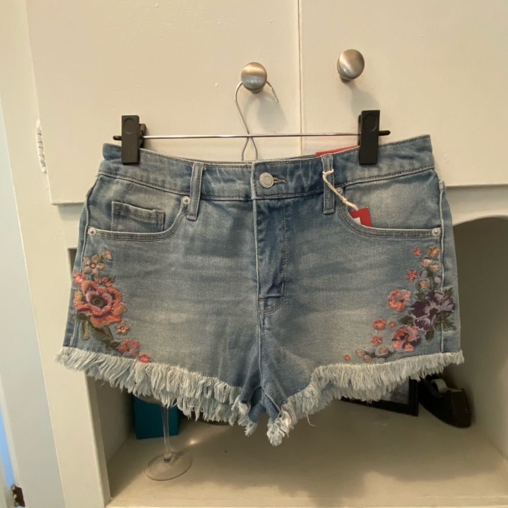 Flower detail denim shorts * NEVER WORN*